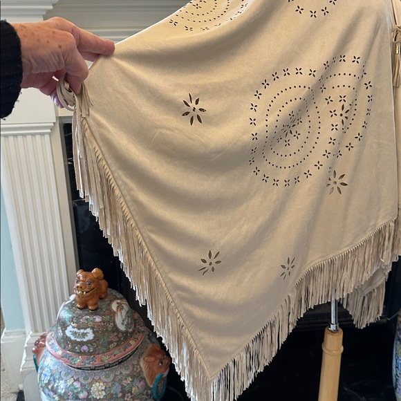 “Marc New York” Cream Fringe Cut-Out Ultra Suede Cape - Picture 4 of 7